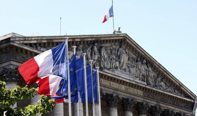 Γαλλία: Βουλευτές ζητούν εξεταστική επιτροπή για τη χρηματοδότηση κομμάτων από τη Ρωσία