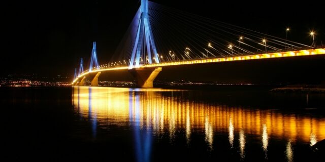 Πάτρα: Σβήνουν τα διακοσμητικά φώτα της γέφυρας Ρίου-Αντιρρίου λόγω ενεργειακής κρίσης