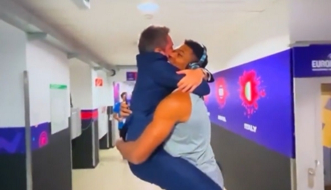 Εθνική μπάσκετ: Ο Ποτσέσκο ζήτησε συγγνώμη στον Γιάννη Αντετοκούνμπο για την αγκαλιά και τον αποθέωσε