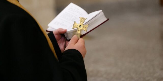 Βόλος: Στο εδώλιο έξι μοναχοί για διασπορά ψευδών ειδήσεων για τον κορονοϊό