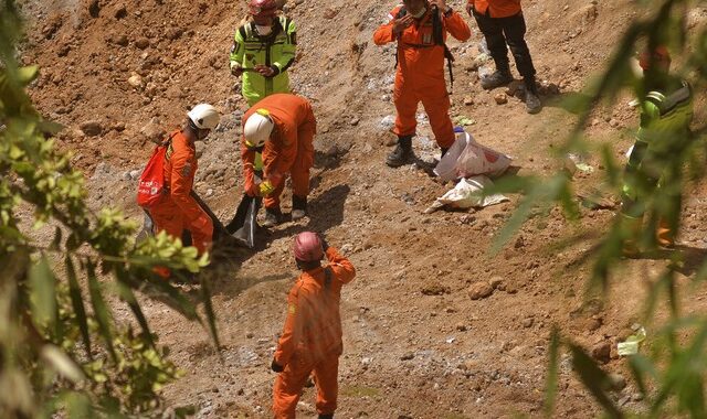 Ινδονησία: 20 εγκλωβισμένοι σε χρυσωρυχείο μετά από κατολίσθηση