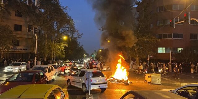 Ιράν: Περιορισμοί στο διαδίκτυο τις ώρες των διαδηλώσεων – “Ακραίος στραγγαλισμός”