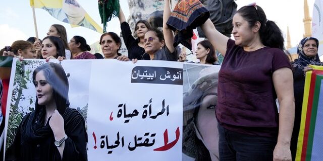 Ιράν: Οργή λαού για τον θάνατο της 22χρονης Μαχσά – Με αμείωτη ένταση οι διαδηλώσεις