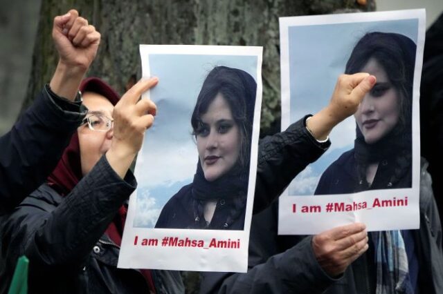 Ιράν: Συνεχίζεται το ξέσπασμα οργής – “Δεν είχε σημάδια κακοποίησης η Μαχσά” λέει ο Ραϊσί
