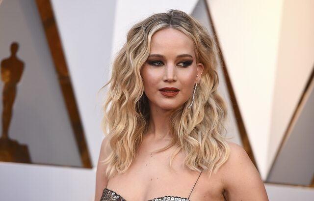Jennifer Lawrence: “Αναρωτιόμουν αν θα αγαπήσω το παιδί μου όσο τη γάτα μου”