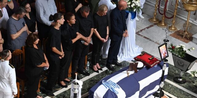 Κηδεία 19χρονης δοκίμου: Σε κλίμα οδύνης και πένθους το τελευταίο “αντίο” στη Θάλεια