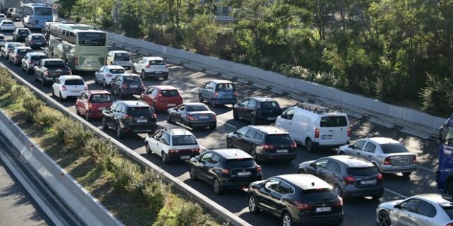 Κίνηση στους δρόμους: Μποτιλιάρισμα στον Κηφισό λόγω τροχαίου – LIVE Χάρτης