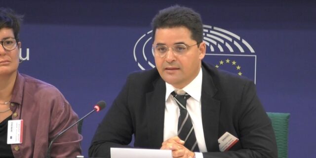 Θανάσης Κουκάκης: Η κυβέρνηση Μητσοτάκη έστελνε επιστολές στους Financial Times – Θα βγουν κι άλλες παρακολουθήσεις