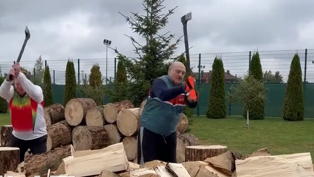 Λουκασένκο: Κόβει ξύλα “για να μην πεθάνουν οι Ευρωπαίοι από το κρύο”