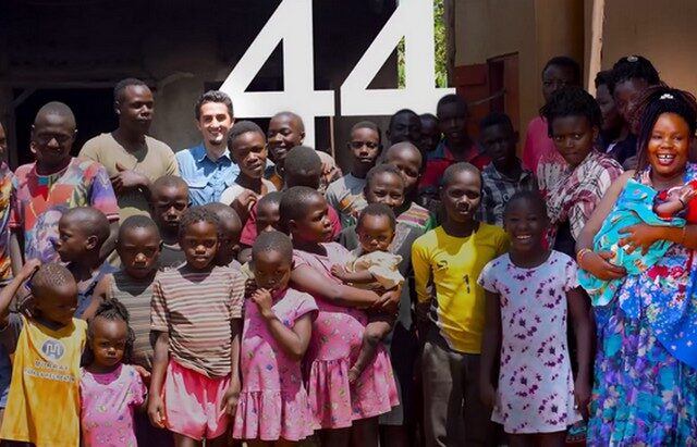 Η πιο γόνιμη γυναίκα του κόσμου ζει στην Ουγκάντα, έχει 44 παιδιά και θέλει κι άλλα