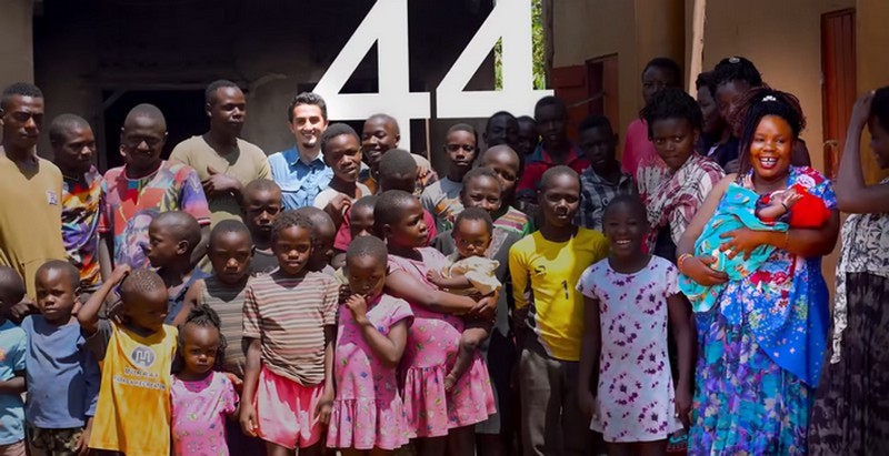 Η πιο γόνιμη γυναίκα του κόσμου ζει στην Ουγκάντα, έχει 44 παιδιά και θέλει κι άλλα