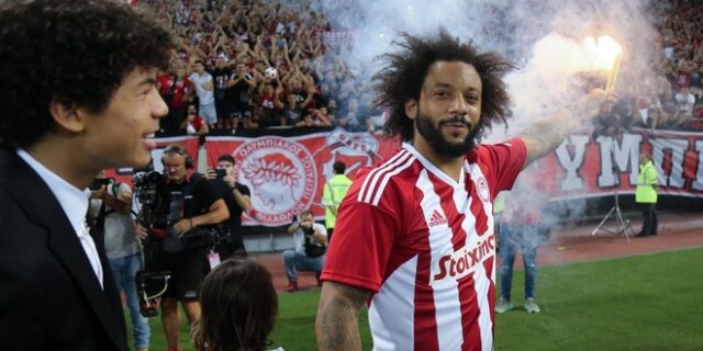 Ολυμπιακός: Απόλυτη τρέλα στην παρουσίαση του θρυλικού Μαρσέλο στο Καραϊσκάκης από 25.000 κόσμο