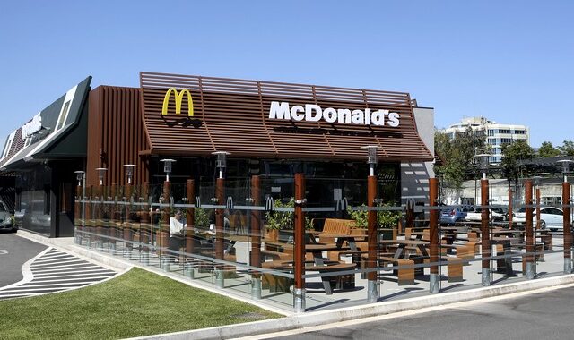 Απόπειρα ληστείας στα McDonald’s του Π. Φαλήρου και καταδίωξη