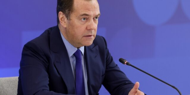 Μεντβέντεφ: “Έχουμε το δικαίωμα να χρησιμοποιήσουμε πυρηνικά – Δεν είναι μπλόφα”