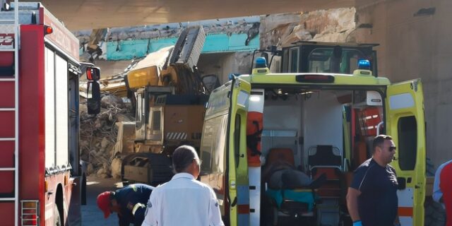 Κατέρρευσε γέφυρα στα Μέγαρα – Δύο τραυματίες