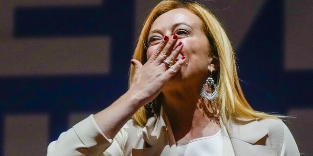 Εκλογές στην Ιταλία: “Πας για μπάνιο την Κυριακή ως απολιτίκ και τη Δευτέρα ξυπνάς με φασισμό” – Αντιδράσεις στο Twitter