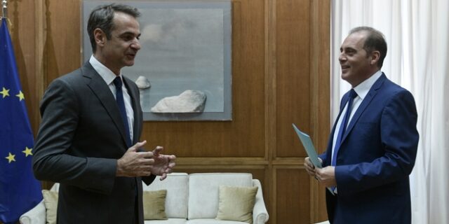 Διαμέρισμα για τον Βελόπουλο στη “γαλάζια πολυκατοικία” 