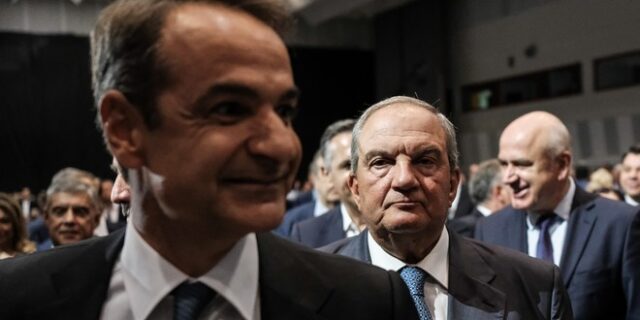 Η κρίσιμη μάχη του βορρά: Ο Μητσοτάκης, ο Καραμανλής και η “όλη ΝΔ”