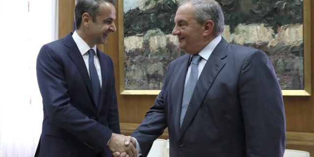 Καραμανλής – Μητσοτάκης θάβουν το τσεκούρι του πολέμου