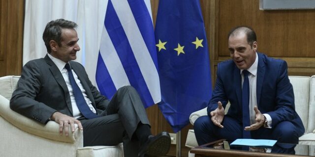 Ανοιχτό “παράθυρο” για συνεργασία με Βελόπουλο αφήνει το Μαξίμου