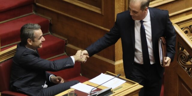“Ψήνεται” η αλλαγή του εκλογικού νόμου και στο βάθος… Βελόπουλος