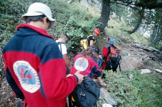 Όλυμπος: Σε εξέλιξη επιχειρήσεις διάσωσης δύο τραυματιών – Σηκώθηκε ελικόπτερο