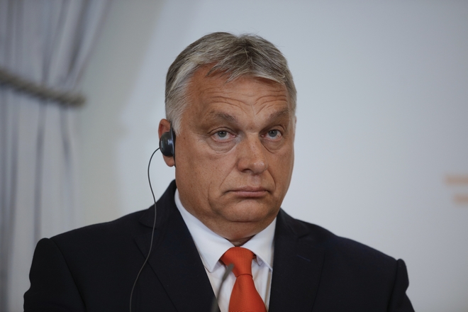 Ουγγαρία: Κατρακυλά η δημοκρατία με υπογραφή Όρμπαν – Η έρευνα που το αποδεικνύει και η σύγκριση με Ρωσία