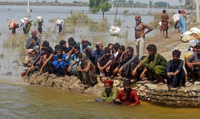 Πακιστάν: Στα 30 δισεκ. δολάρια οι ζημιές από τις πλημμύρες – Έκκληση Γκουτέρες για “μαζική” βοήθεια στη χώρα