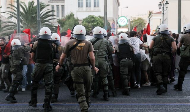 Ένταση στα Προπύλαια – Χρήση χημικών από την αστυνομία