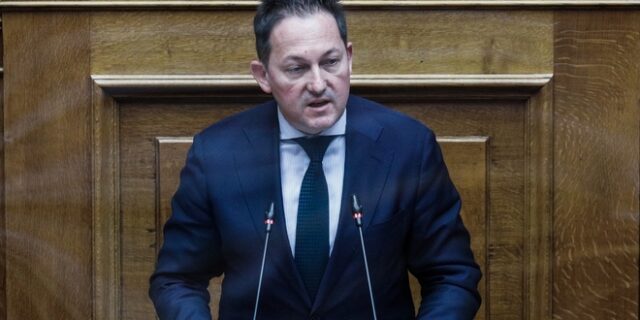 Η συγγνώμη του Πέτσα για το “προσαρμογή ή θάνατος” – “Ήταν μια ατυχής δήλωση”