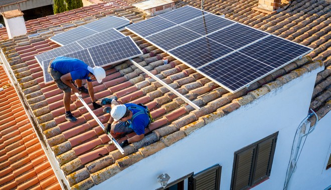 Πόσο κοστίζει ένα φωτοβολταϊκό στέγης για νοικοκυριά και πότε συμφέρει – Παραδείγματα