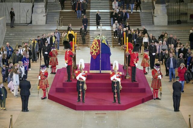 Βασίλισσα Ελισάβετ: Όλα έτοιμα για την κηδεία – Οι αμφιλεγόμενοι προσκεκλημένοι και το πρωτόκολλο