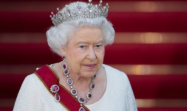 Βασίλισσα Ελισάβετ: Αγωνία για την υγεία της – Στο πλευρό της η οικογένειά της