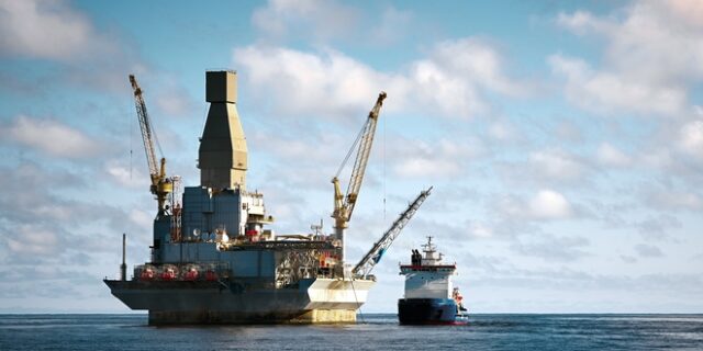 Ρωσία: Απαντά στο πλαφόν με ορισμό κατώτατης τιμής