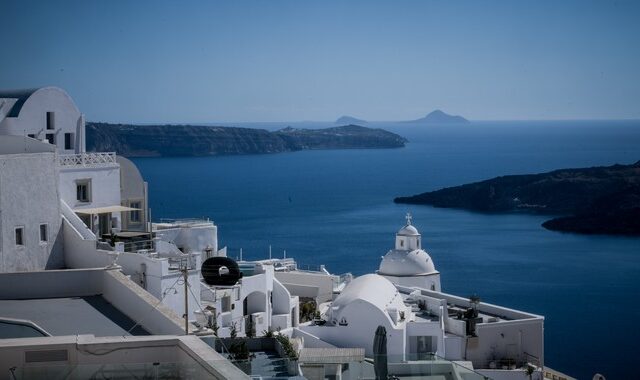 Αγορά κατοικίας: Πού κινούνται οι τιμές πώλησης σπιτιών στα δημοφιλή ελληνικά νησιά το 2022
