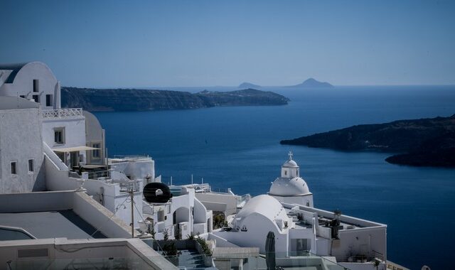 Αγορά κατοικίας: Πού κινούνται οι τιμές πώλησης σπιτιών στα δημοφιλή ελληνικά νησιά το 2022
