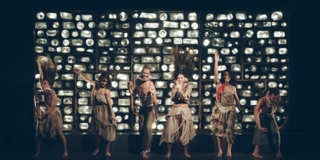 Μπορεί άραγε να χορογραφηθεί μία νέα λέξη και έξι χορευτές να το τολμήσουν;