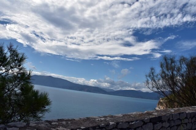 Καιρός Αθήνα: Αίθριος με λίγες νεφώσεις