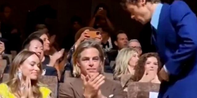 Harry Styles: Όλοι προσπαθούν να καταλάβουν εάν τελικά έφτυσε τον Chris Pine