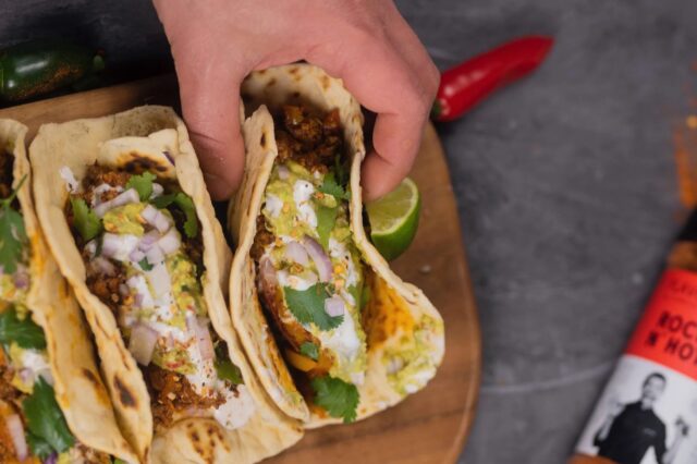 Tacos με Κιμά, guacamole & σάλτσα γιαουρτιού