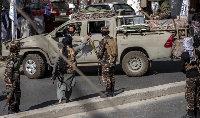 Αφγανιστάν: Οι Ταλιμπάν πυροβολούν για να διαλύσουν διαδήλωση υπέρ των γυναικών του Ιράν