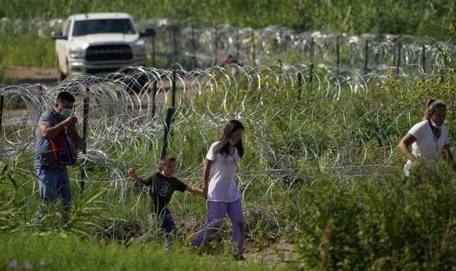 Τέξας: Πυρά εναντίον μεταναστών που είχαν σταματήσει για να πιουν νερό – Ένας νεκρός