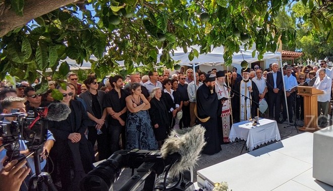 Μίκης Θεοδωράκης: Σε κλίμα συγκίνησης το ετήσιο μνημόσυνο στον Γαλατά Χανίων