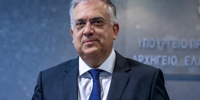 Συνάντηση Θεοδωρικάκου με τον Βρετανό Πρέσβη για τον Έβρο
