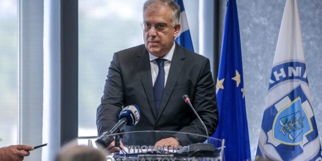 Τάκης Θεοδωρικάκος: Επίθεση με πέτρες και μπογιές στο γραφείο του