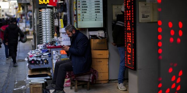Σε νέο ιστορικό χαμηλό η τουρκική λίρα