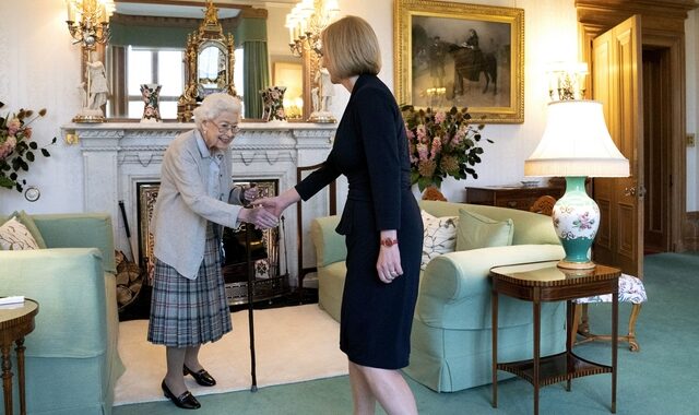 Λιζ Τρας: Επισήμως πρωθυπουργός της Βρετανίας – Τη διόρισε η βασίλισσα Ελισάβετ