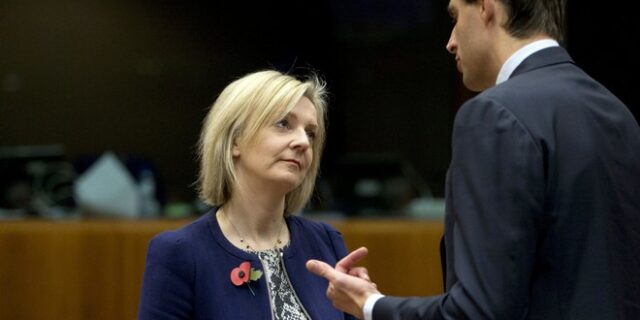 To σκάνδαλο και το σκοτεινό μυστικό της Λιζ Τρας