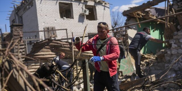Ουκρανία: Ένας 50χρονος και η 11χρονη κόρη του σκοτώθηκαν από ρωσικό πλήγμα στην Ζαπορίζια