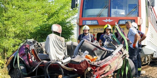 Σοκαριστικό δυστύχημα στην Ουγγαρία: Τρένο παρέσυρε αυτοκίνητο – Επτά νεκροί